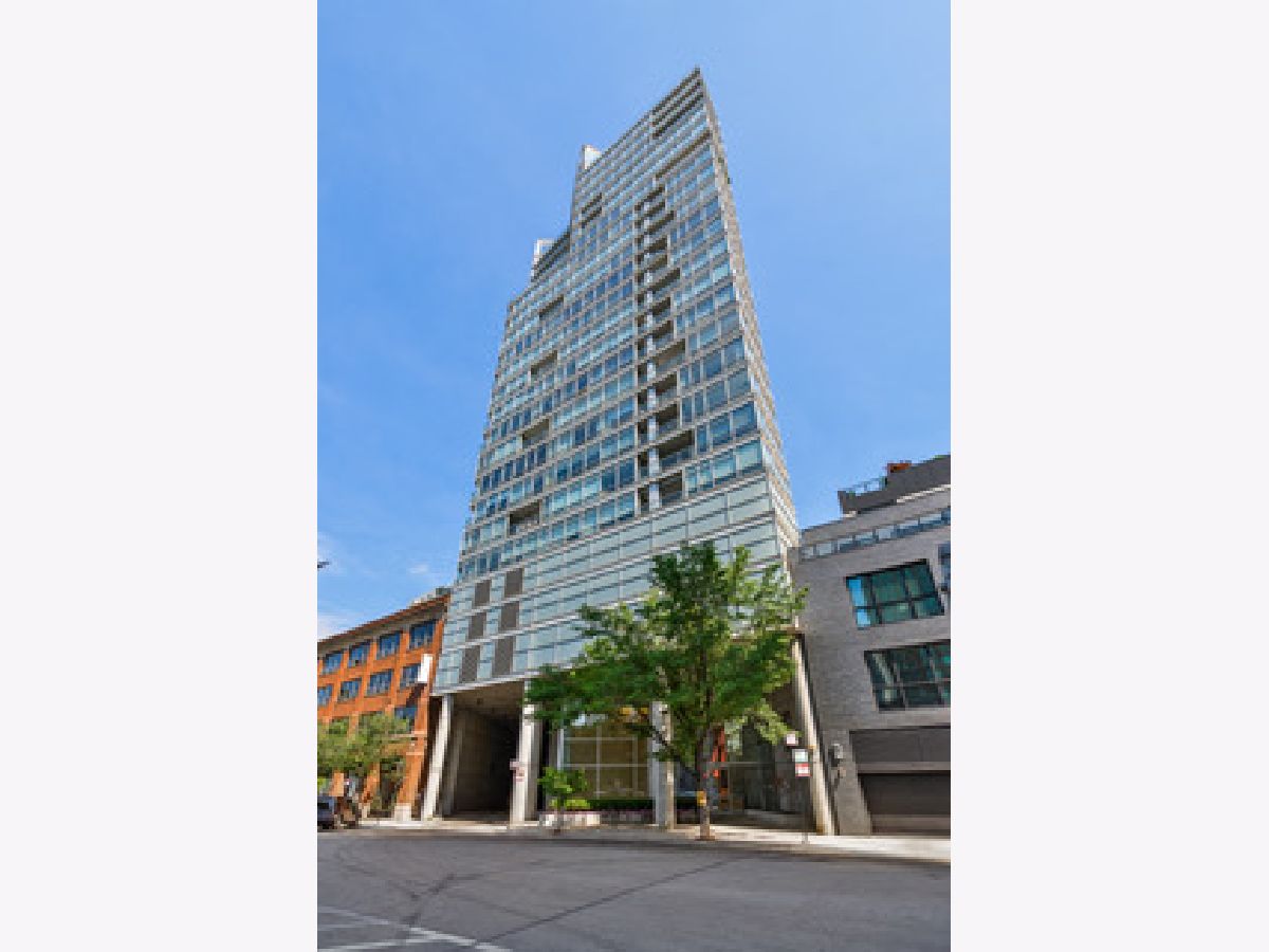 Condominiums Rented Erie On The Park Chicago Illinois, 510 Erie