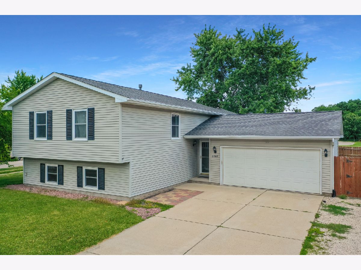 Homes & Condos & Townhomes Sold Pepper Ridge Bloomington Illinois, 2702 Rocksbury