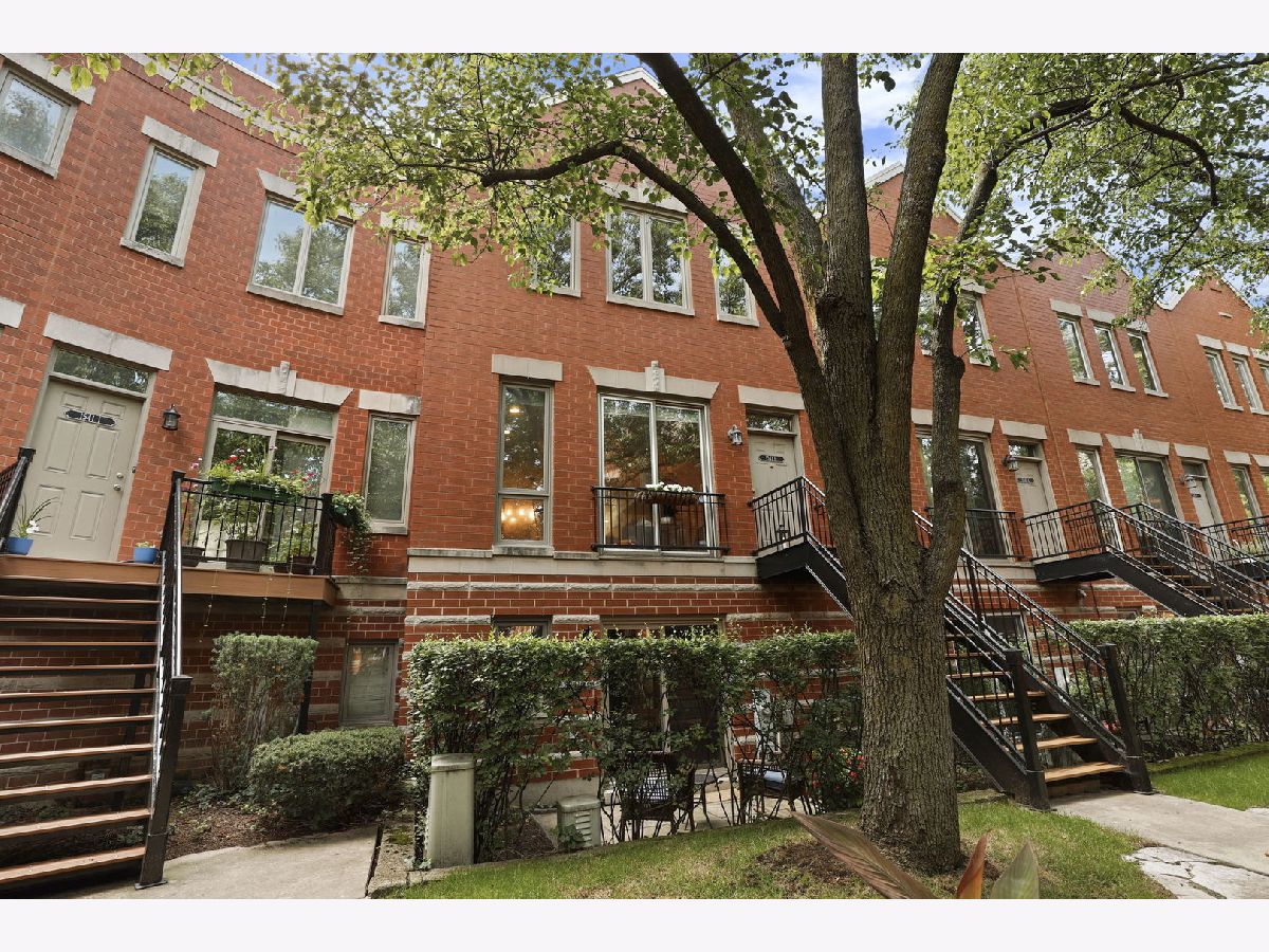 Townhomes Sold Henderson Square Chicago Illinois, 1541 Henderson