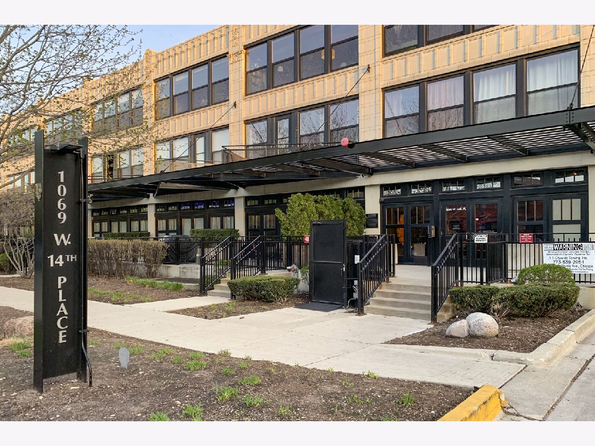 Condominiums Rented University Commons Chicago Illinois, 1069 14th