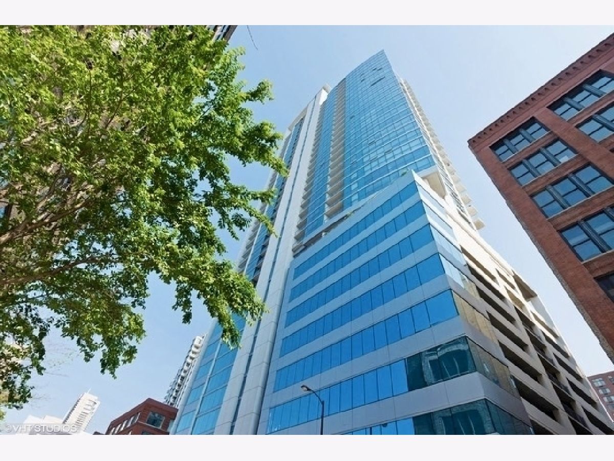 Condominiums Rented Silver Tower Chicago Illinois, 303 Ohio