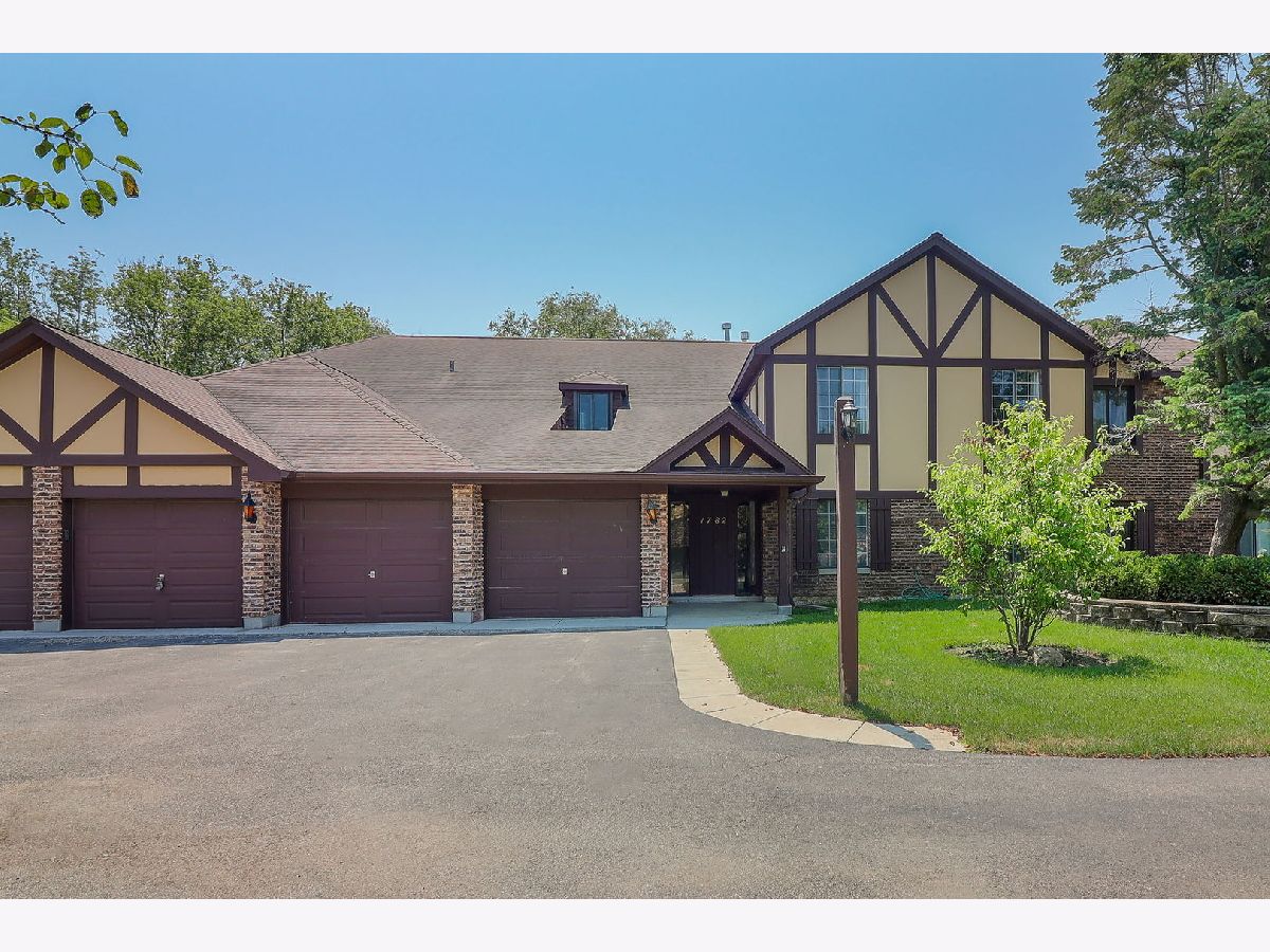 Condos & Townhomes Sold Briarcliffe Lakes Wheaton Illinois, 1782 Gloucester