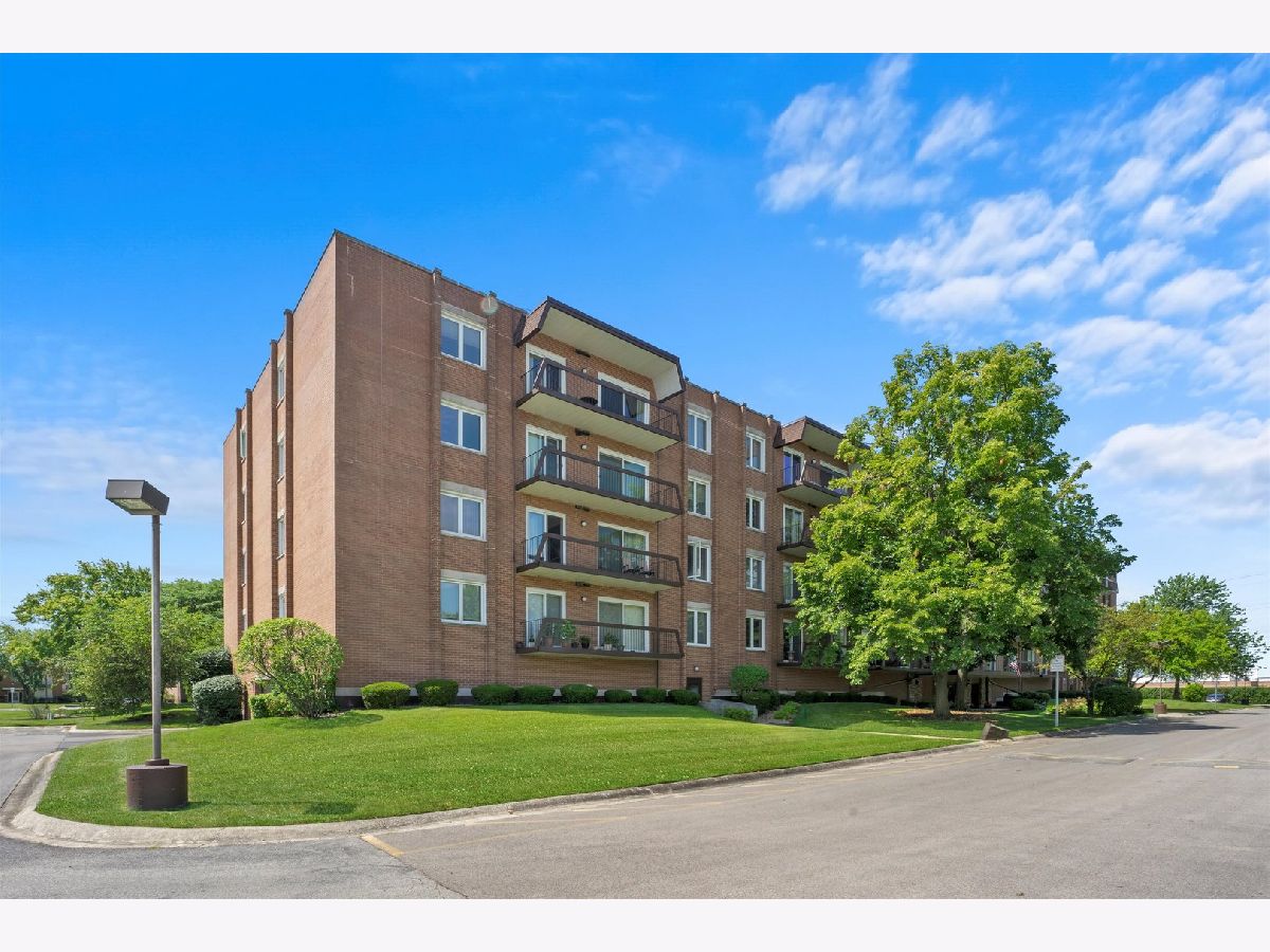 Condominiums Sold Washington Courte Niles Illinois, 8101 Courte
