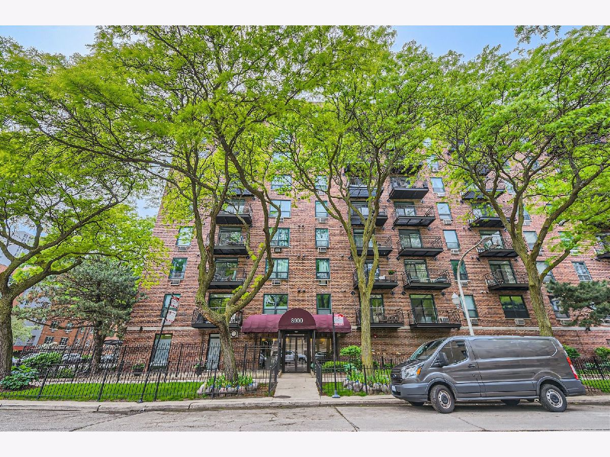 Condominiums Sold The Coronado Chicago Illinois, 3900 Pine Grove