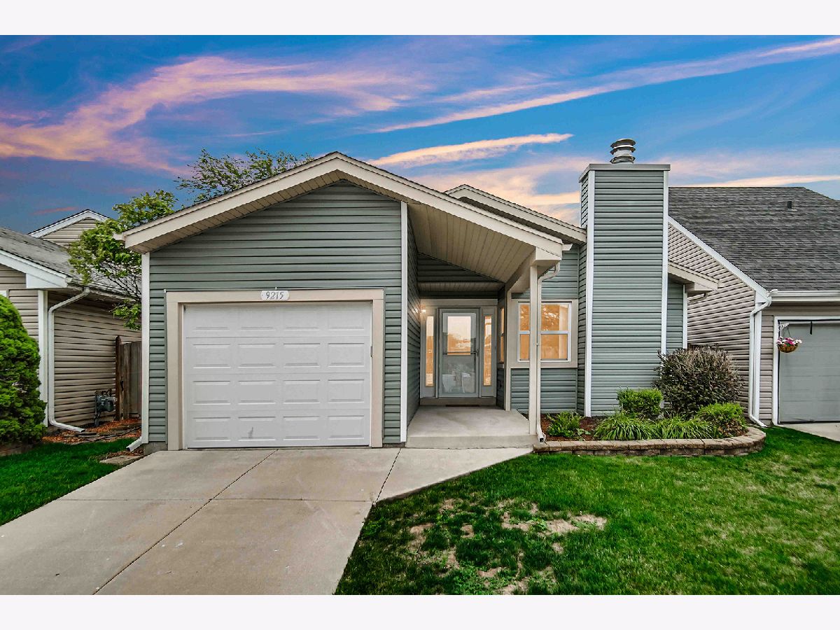  Rented Orland Hills Illinois, 9215 Fox