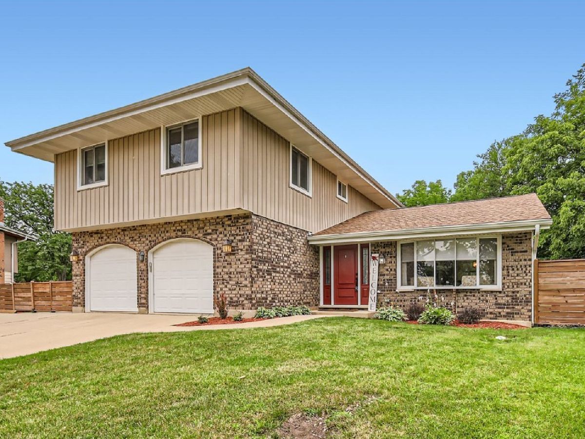 Townhomes & Condos & Homes Sold Fairfield Bloomingdale Illinois, 182 Cambridge