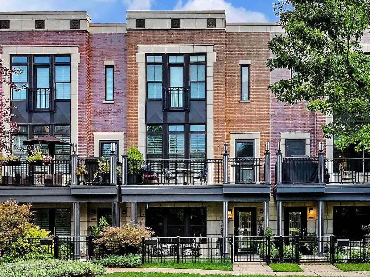 Townhomes Sold Cornelia Court Chicago Illinois, 3007 Newport