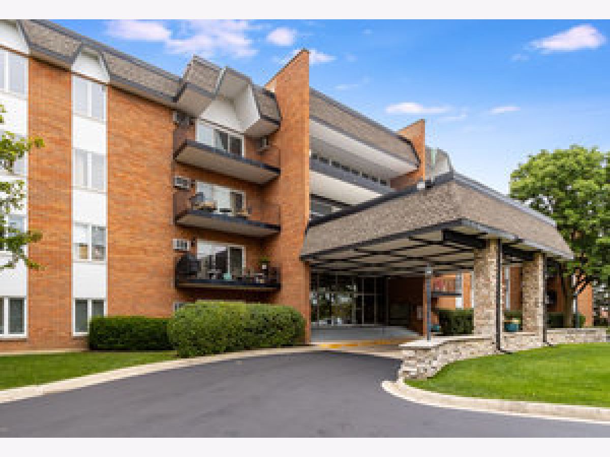 Condominiums Sold Westbrook Downers Grove Illinois, 4221 Saratoga