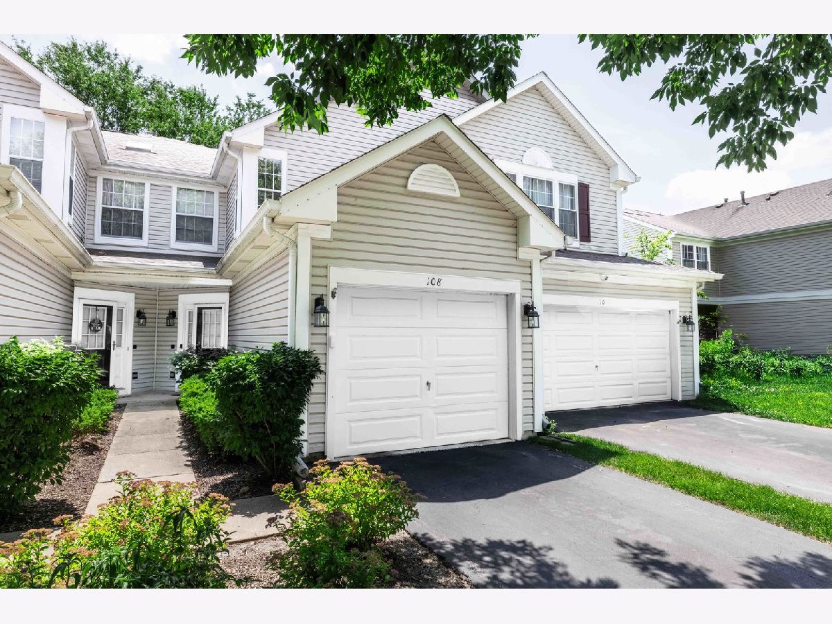 Townhomes & Condos Sold North Star Lake In The Hills Illinois, 108 Harvest Gate