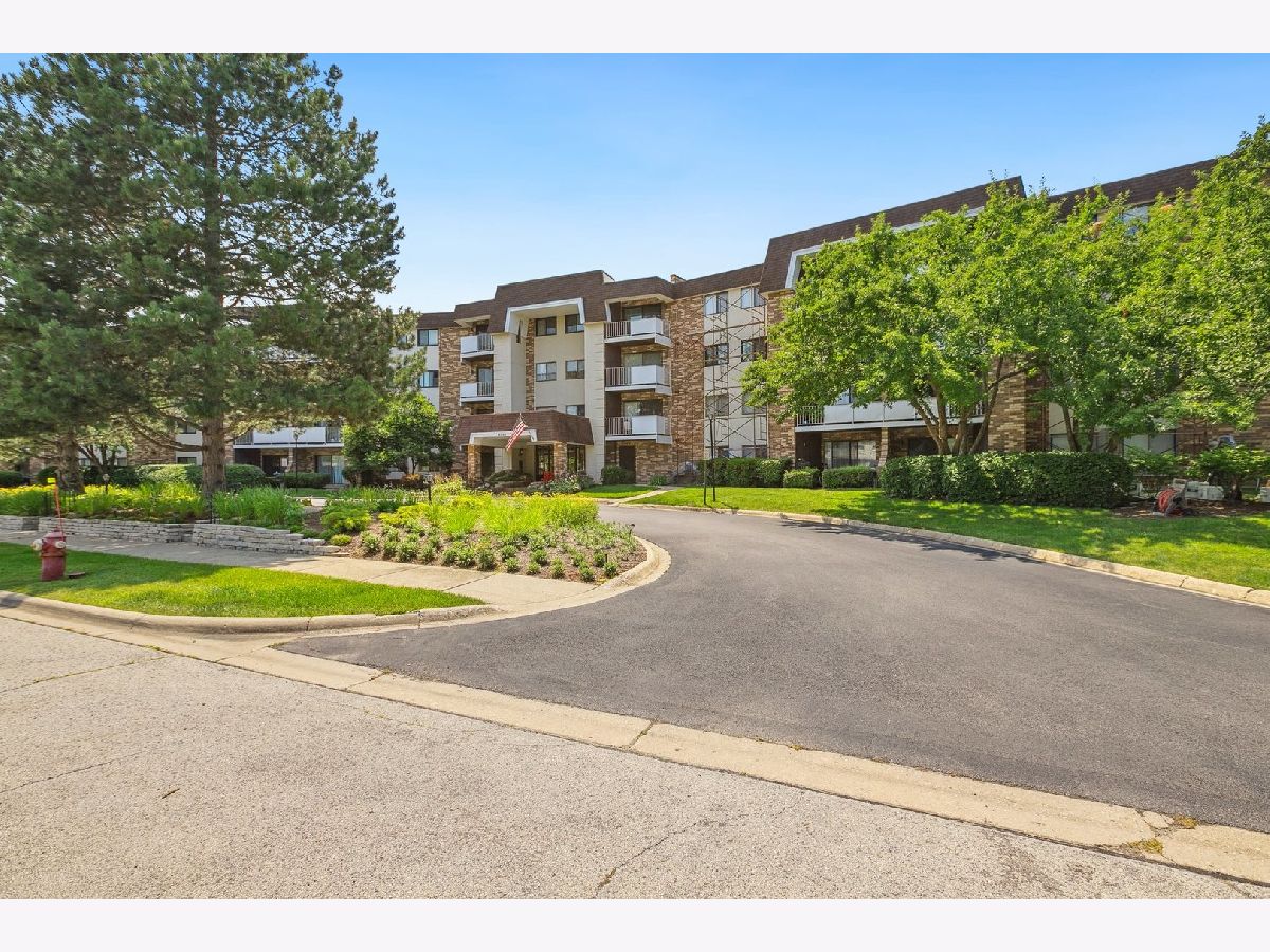 Townhomes & Condos & Homes Sold Frenchmens Cove Arlington Heights Illinois, 3300 Carriageway
