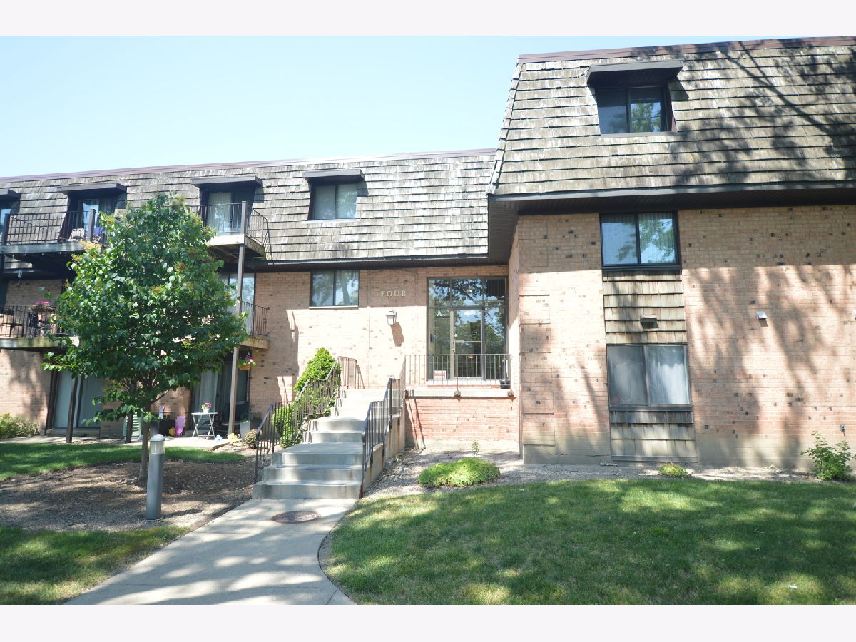 Condominiums Sold Arbors Buffalo Grove Illinois, 4 Oak Creek
