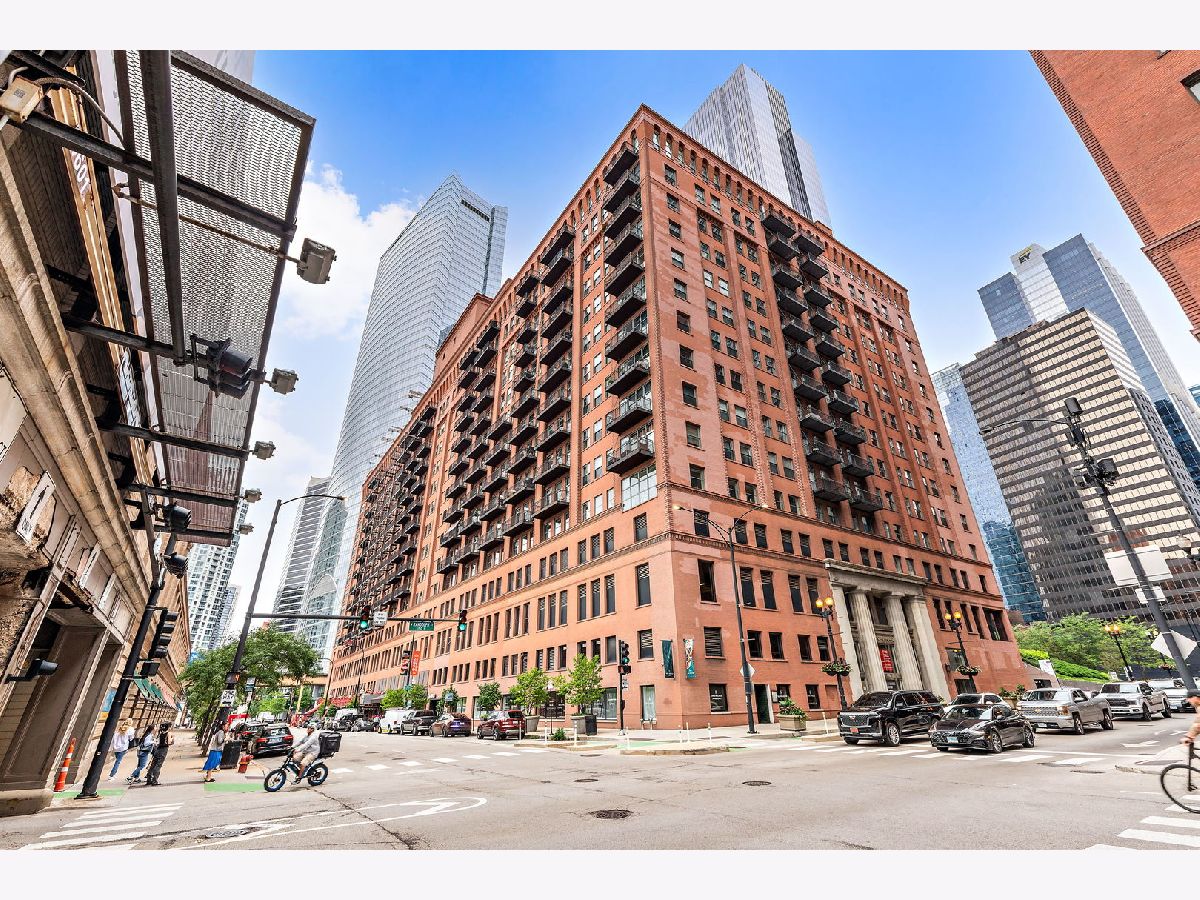 Condominiums Rented Randolph Place Chicago Illinois, 165 Canal