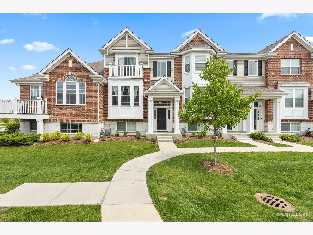 Townhomes Rented Emerson Park Naperville Illinois, 4422 Monroe