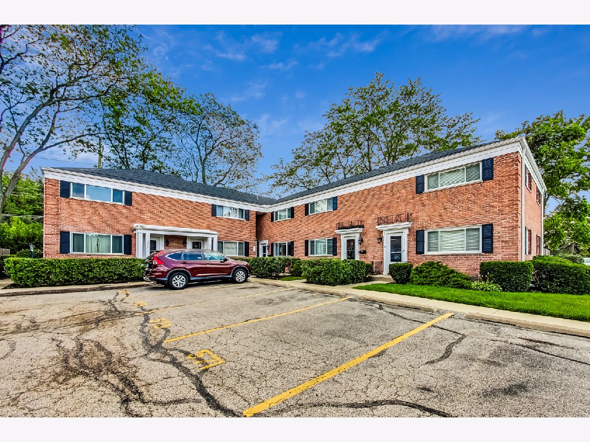 Condos & Townhomes Sold Shorely Woods Barrington Illinois, 573 Shorely
