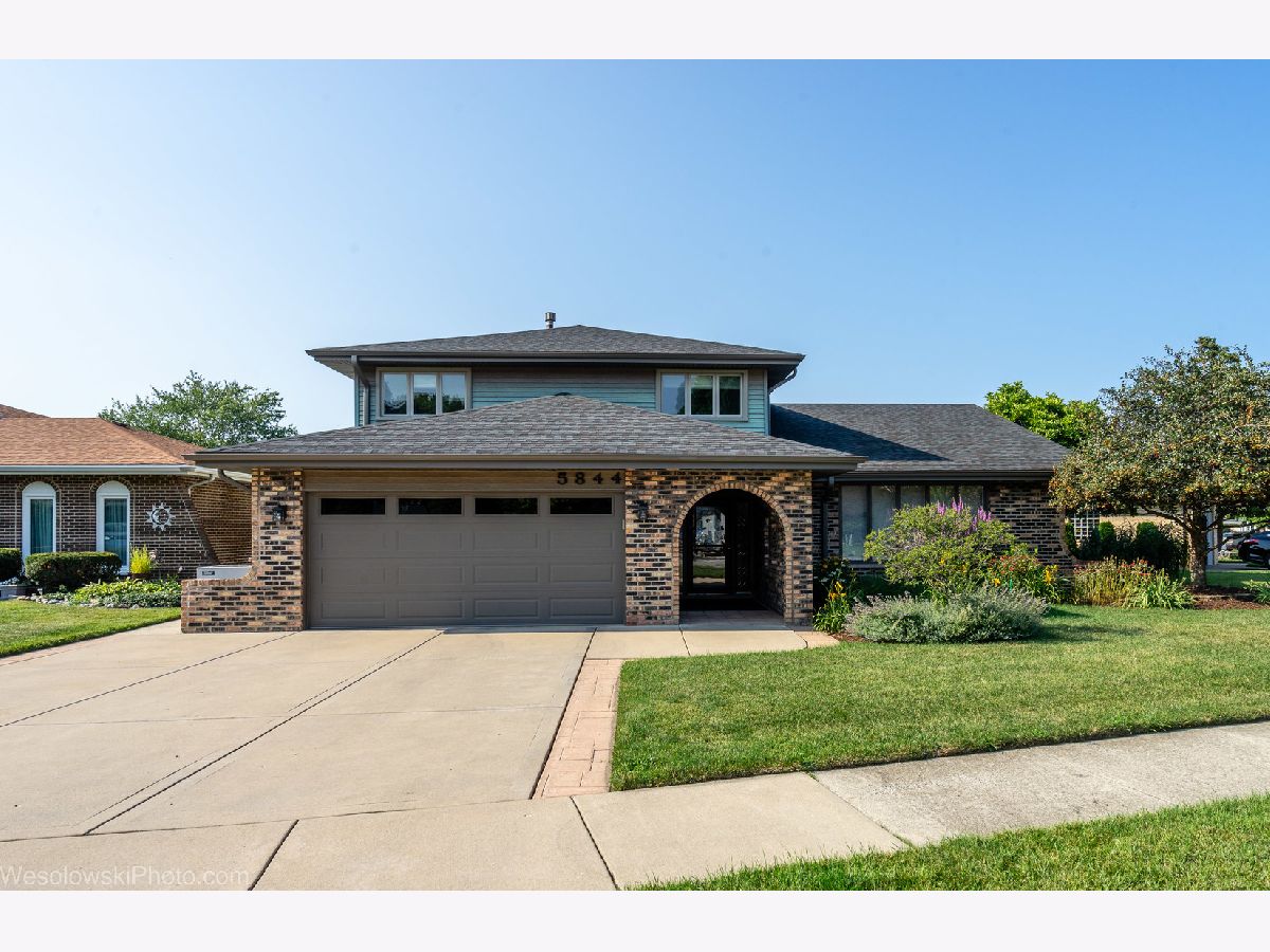 Homes & Condos & Townhomes Sold Chippewa Ridge Alsip Illinois, 5844 126th