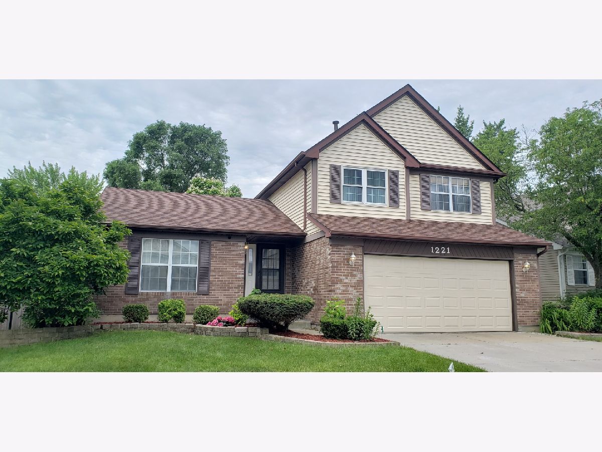 Homes Rented Meadow Walk Hoffman Estates Illinois, 1221 Goldenrod