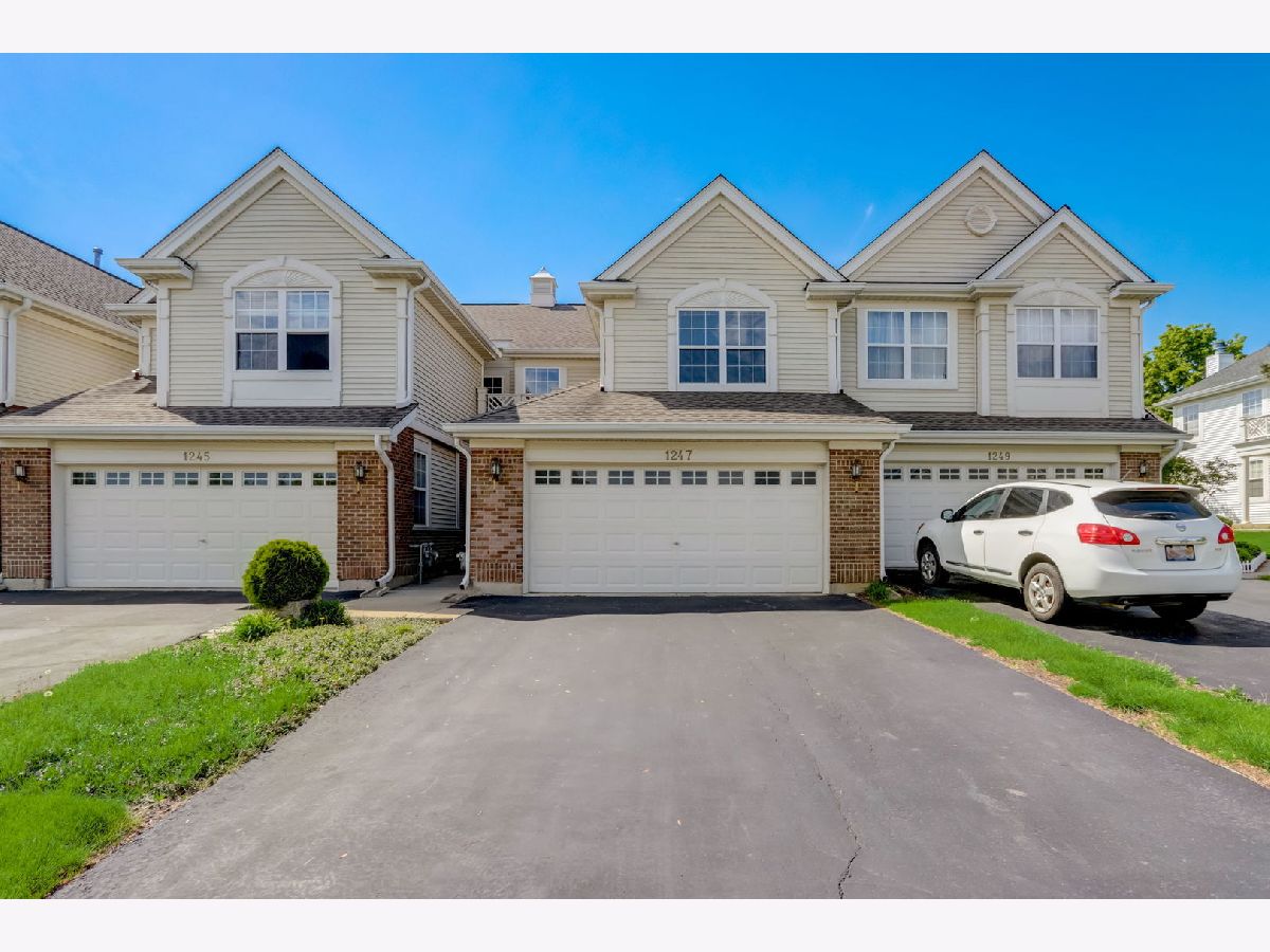 Townhomes Sold Timberline Bartlett Illinois, 1247 Timberline