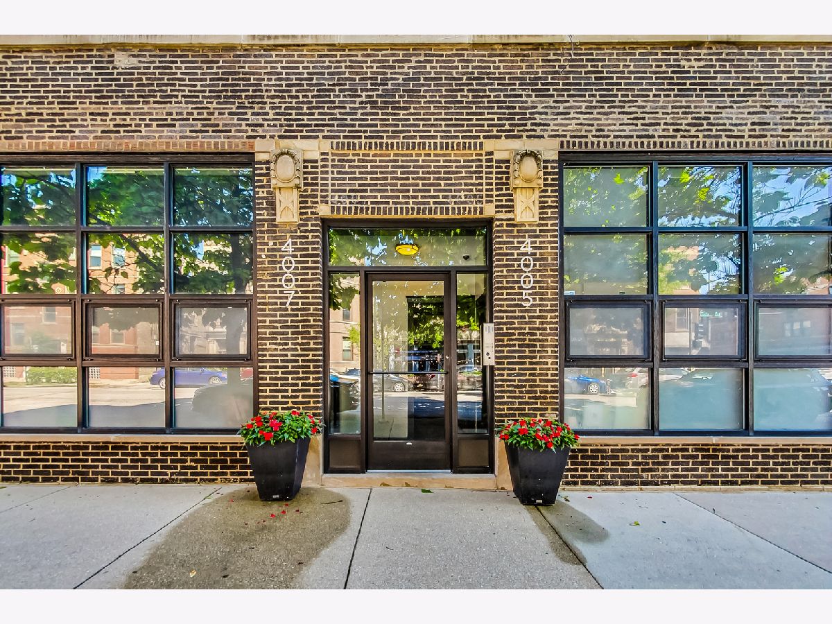 Condominiums Sold Southport Place Chicago Illinois, 4005 Southport