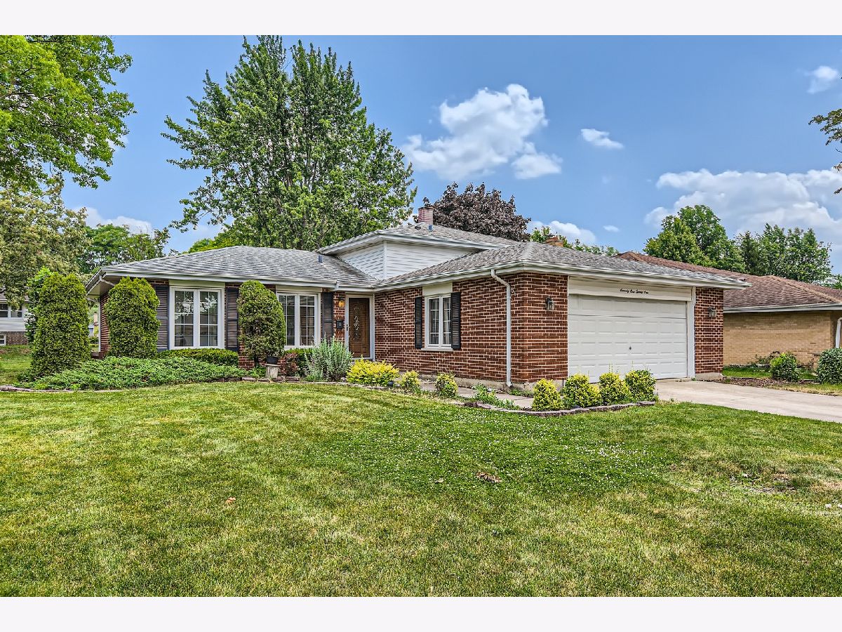 Homes & Condominiums Sold Farmingdale Darien Illinois, 7121 Emerson