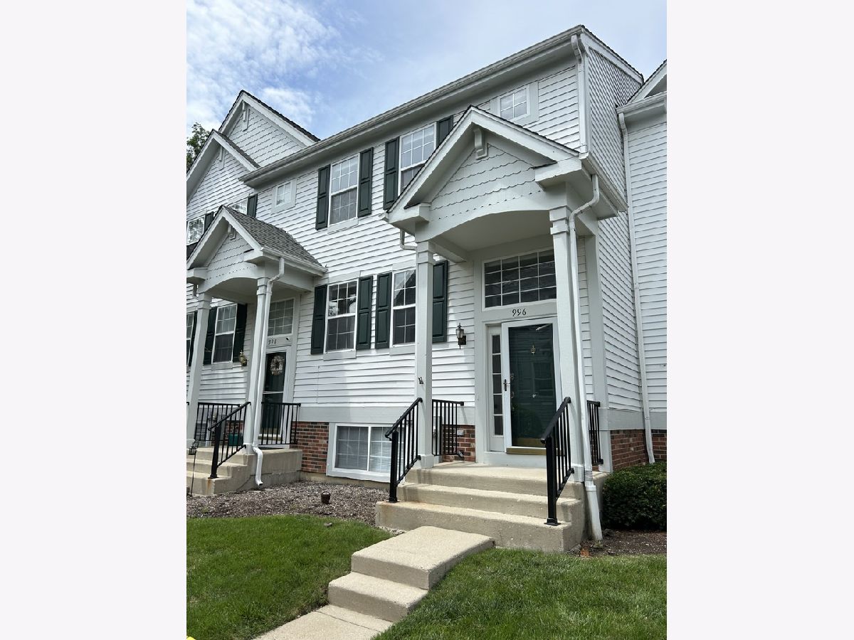 Townhomes & Homes Rented College Trail Grayslake Illinois, 996 Manchester