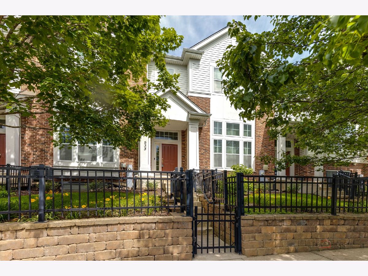 Townhomes & Condos Rented The Plaza On New York Aurora Illinois, 533 Plaza