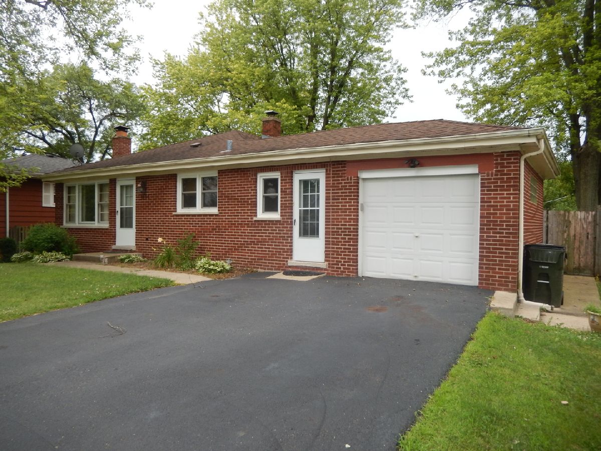 Homes Rented Lake In The Hills Estates Lake In The Hills Illinois, 1105 Pine