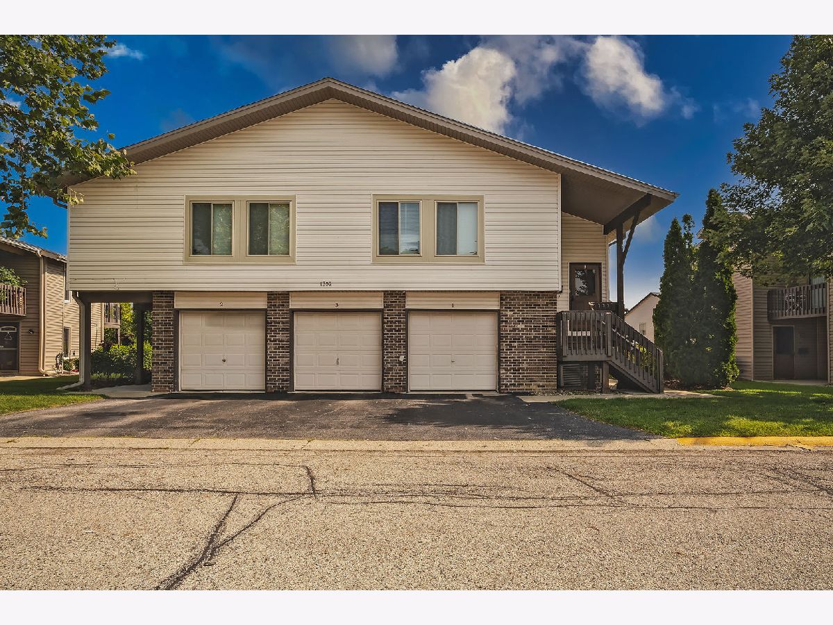 Townhomes & Condos Rented Larkspur Hanover Park Illinois, 1352 Kingsbury