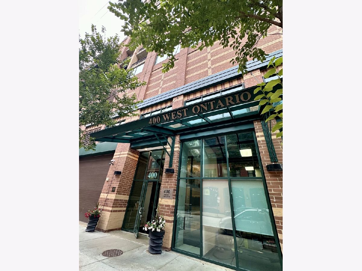 Condominiums Rented River North Commons Chicago Illinois, 400 Ontario