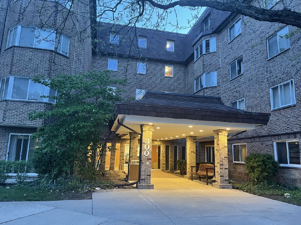 Condominiums Sold Town Square Schaumburg Illinois, 300 Roselle