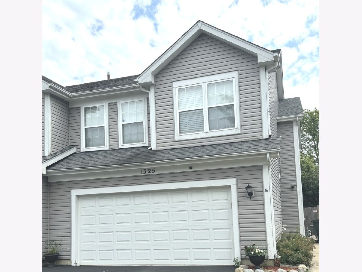 Townhomes & Condos & Homes Sold Lakewood Village Mundelein Illinois, 1325 Derby