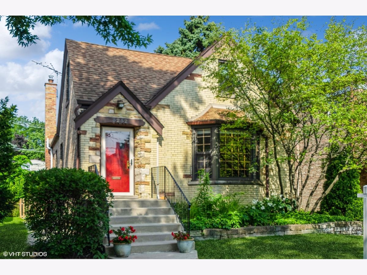 Homes & Condominiums Sold Forest Glen Chicago Illinois, 5252 Lamon