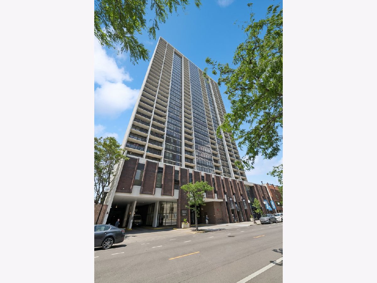 Condominiums Rented Americana Towers Chicago Illinois, 1636 Wells