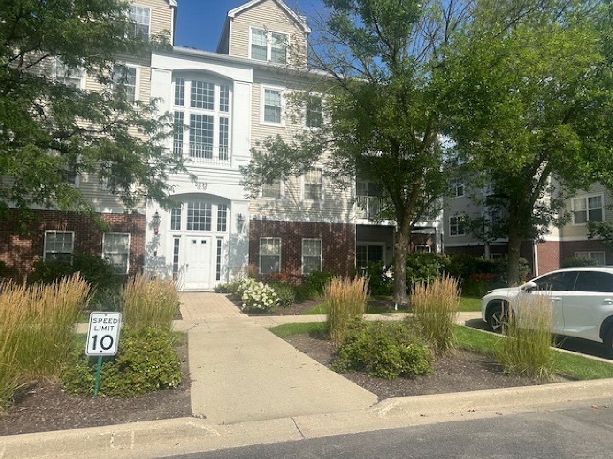 Condominiums Sold Stratford Court Lake Bluff Illinois, 3299 Stratford