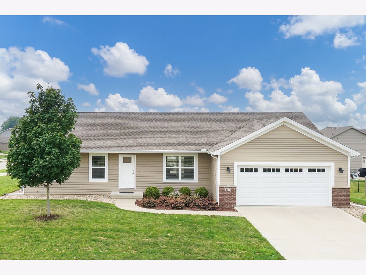 Homes & Condos & Townhomes Sold Cedar Ridge Bloomington Illinois, 221 Springdale