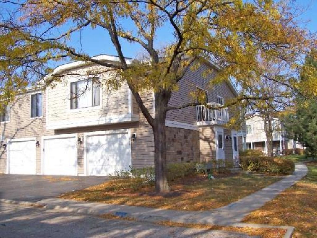 Townhomes & Condos & Homes Rented New Century Town Vernon Hills Illinois, 400 Stevenson