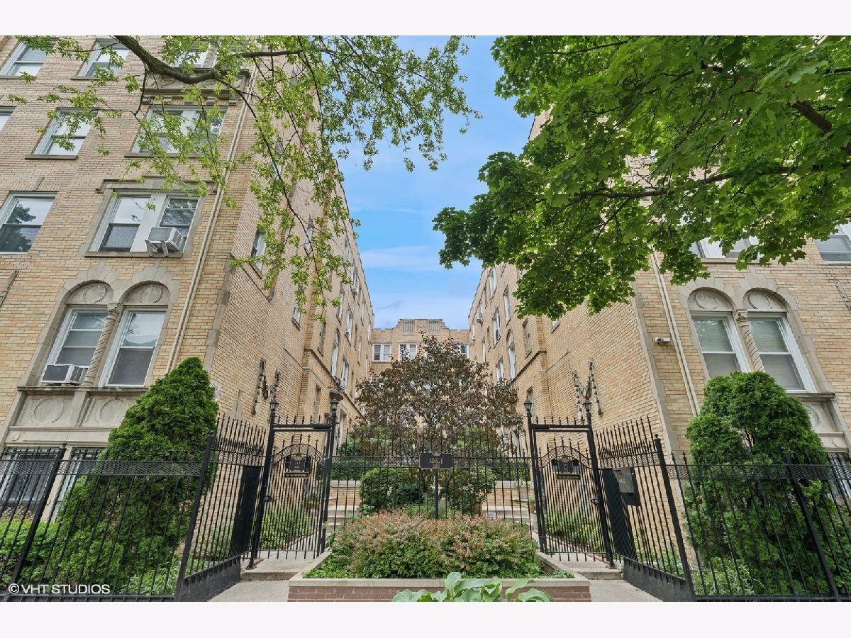 Condominiums Rented Ainslie Manor Chicago Illinois, 840 Ainslie