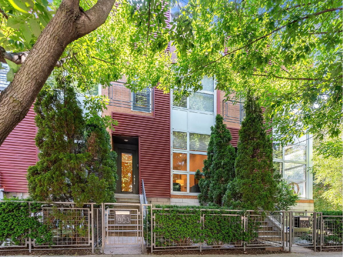 Townhomes Sold Churchill Row Chicago Illinois, 1803 Leavitt