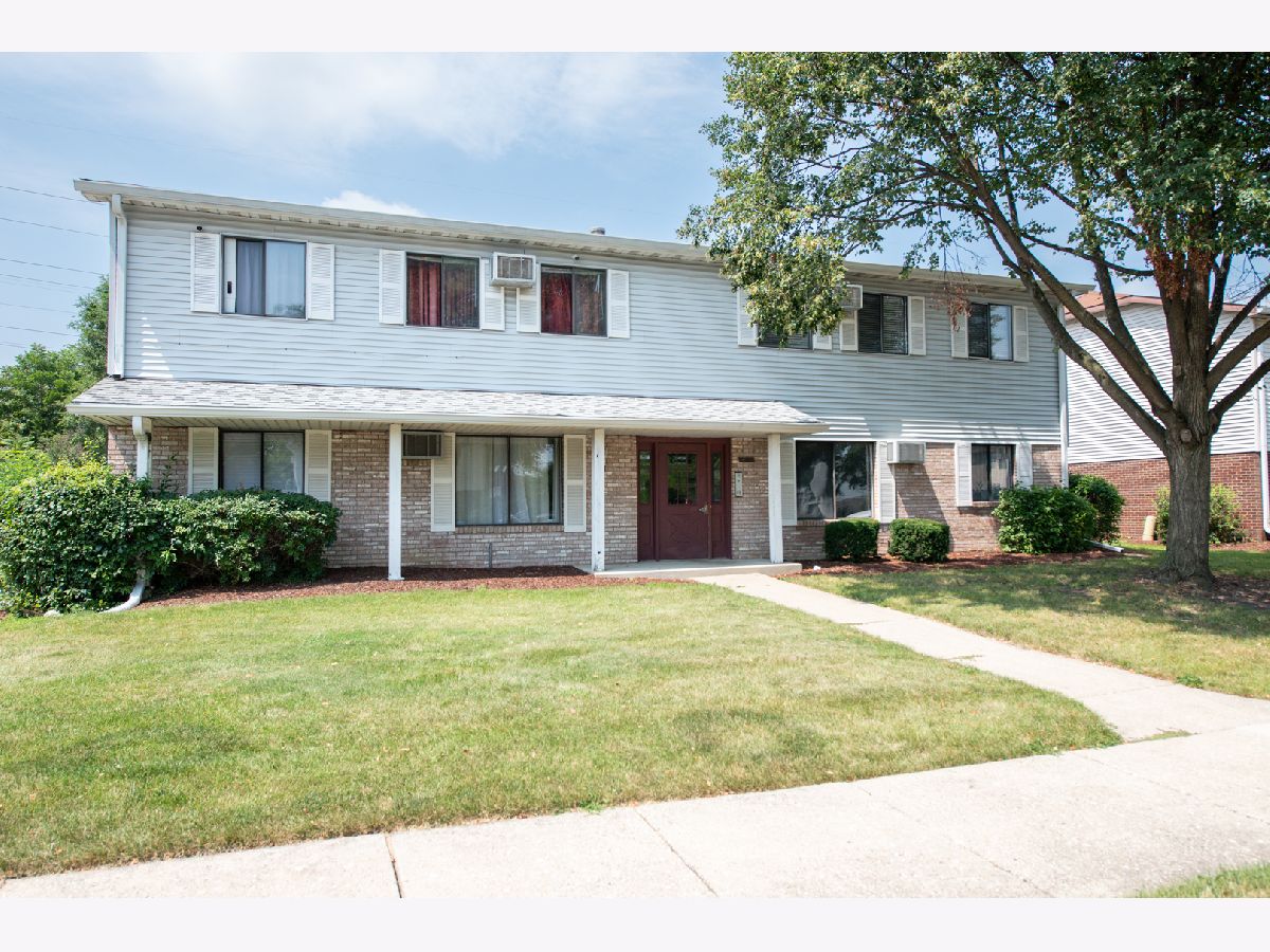 Condos & Townhomes Rented Willow Shores Aurora Illinois, 420 Echo