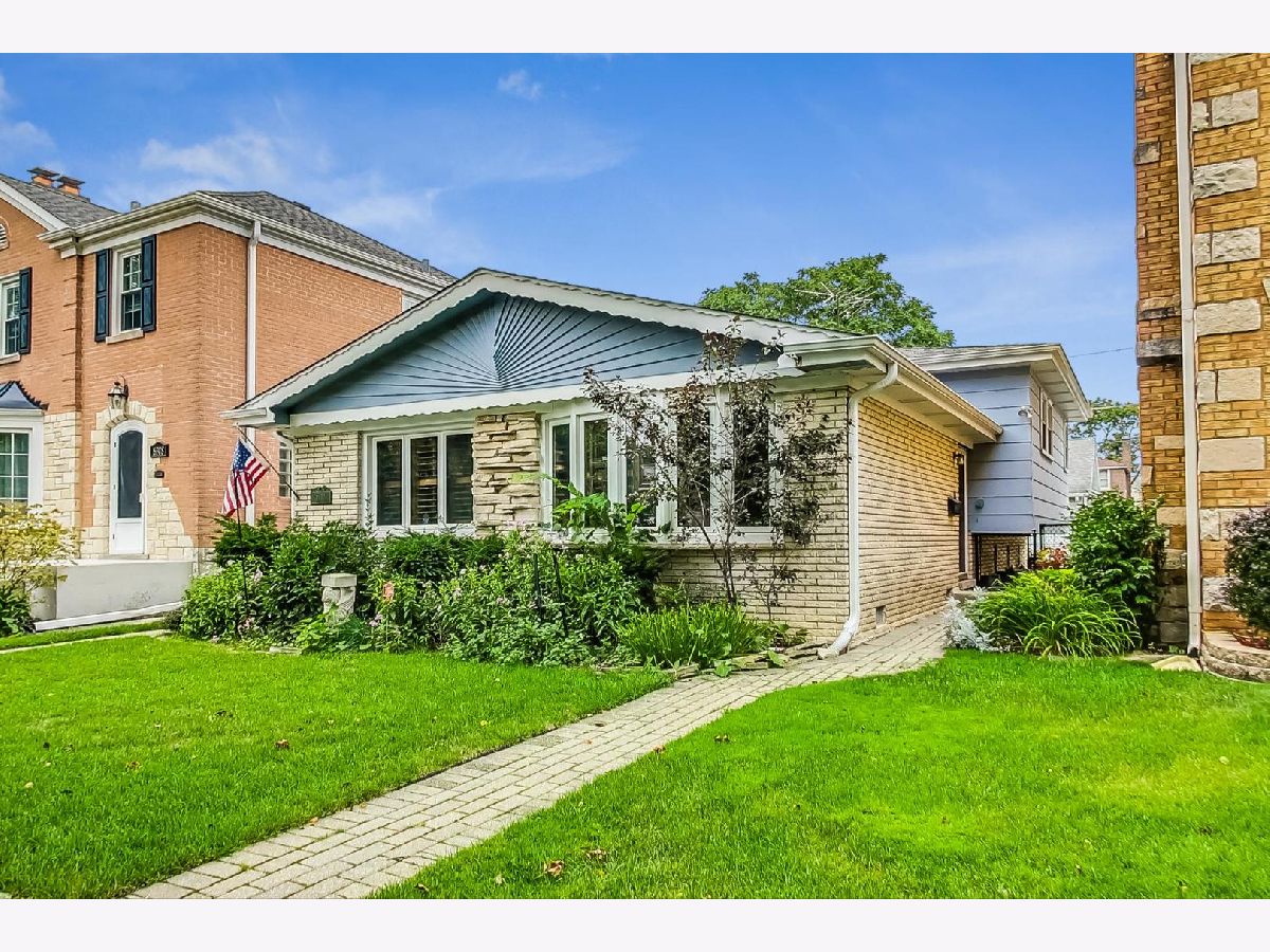 Homes & Condominiums Sold Edgebrook Chicago Illinois, 6310 Leroy