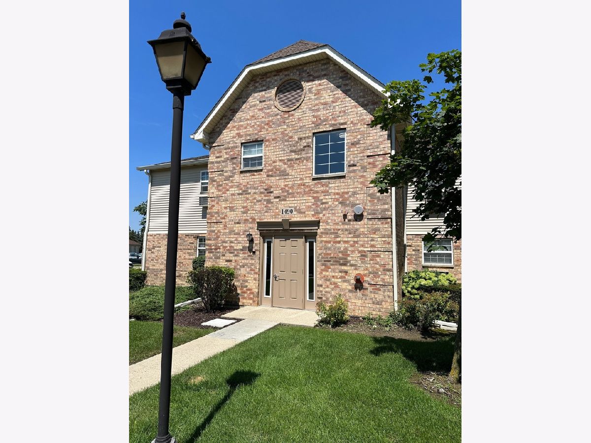 Condos & Townhomes Rented Fairfield Village Round Lake Beach Illinois, 1490 Spring Brook