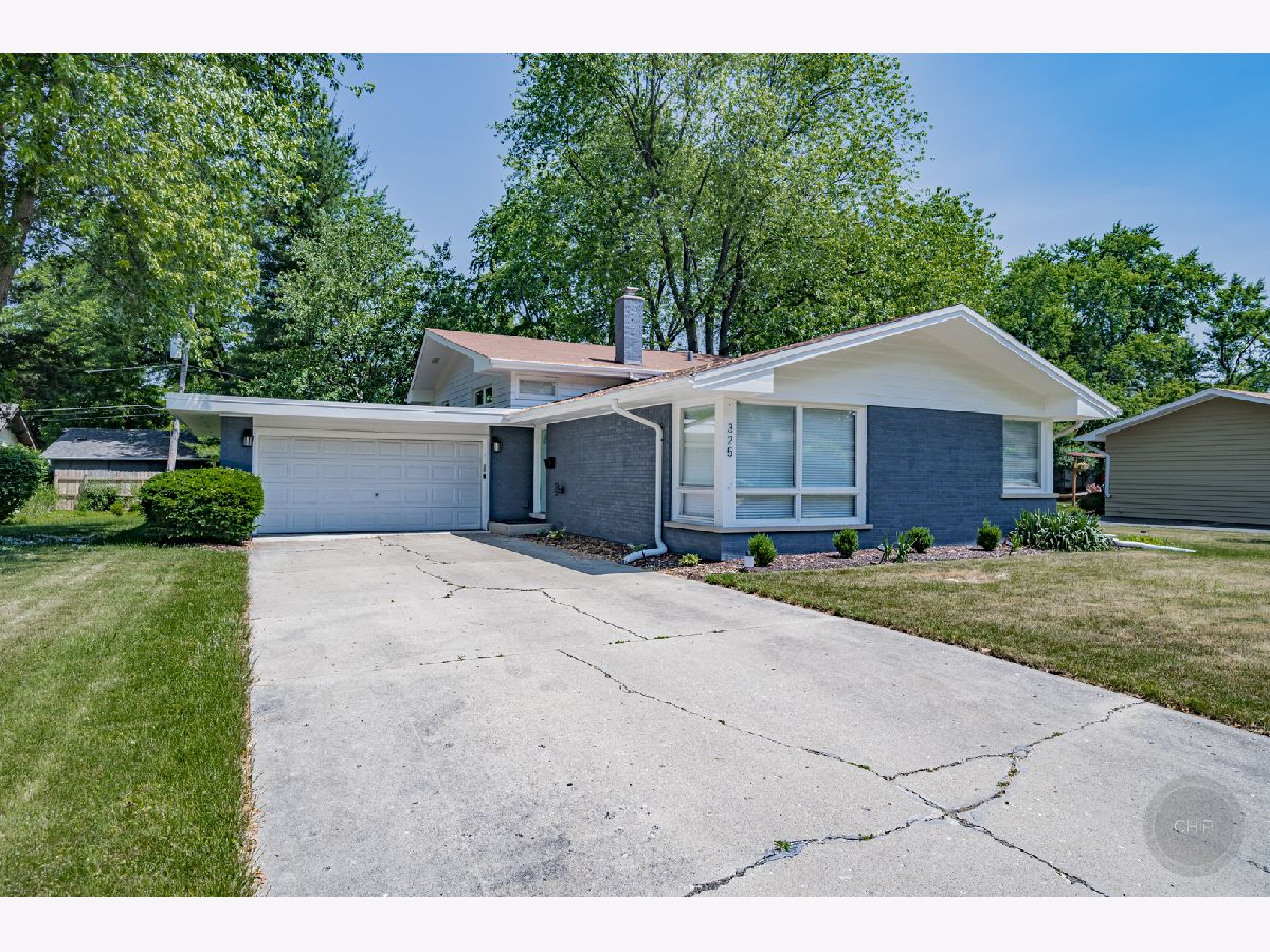 Homes Rented Maplebrook Naperville Illinois, 325 Tamarack