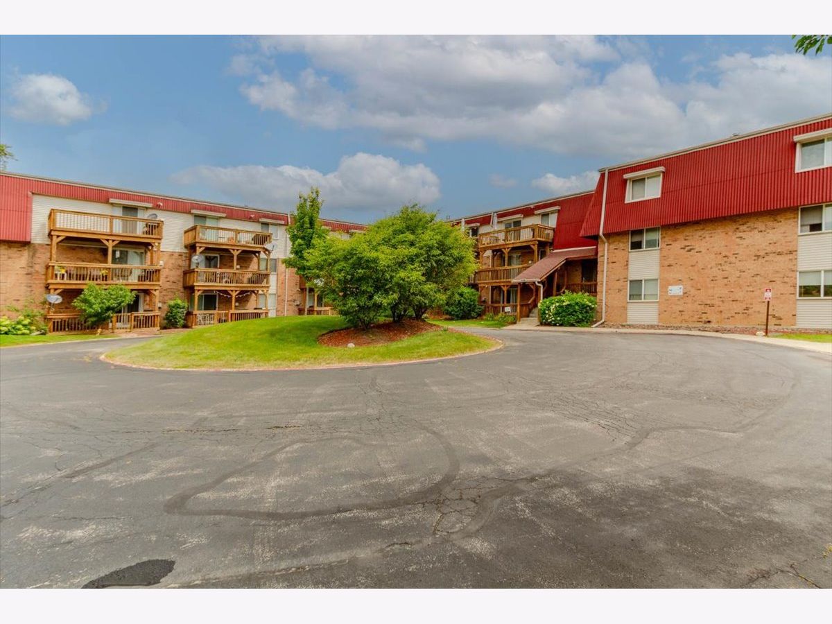 Condominiums Sold Linden Woods Aurora Illinois, 1855 Tall Oaks