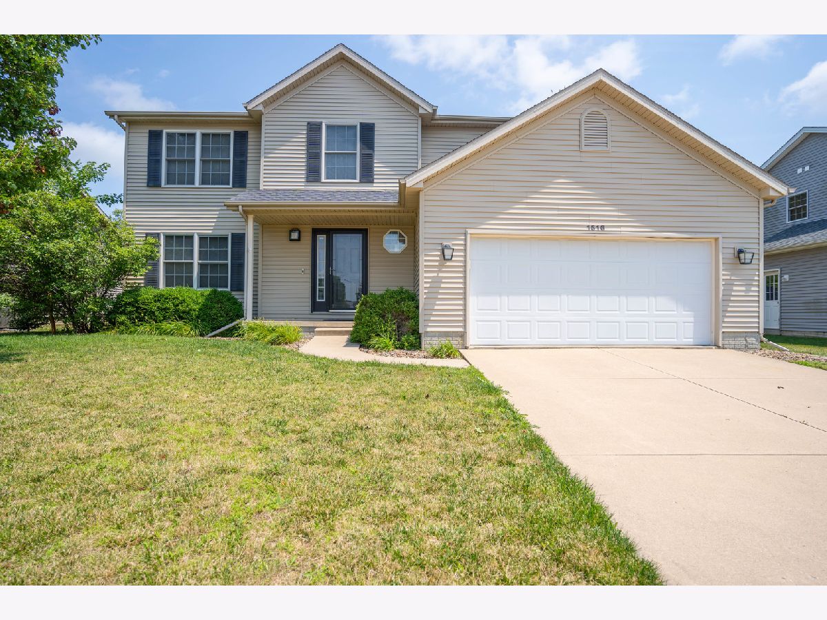 Homes & Condos & Townhomes Sold Collie Ridge Normal Illinois, 1516 Estate