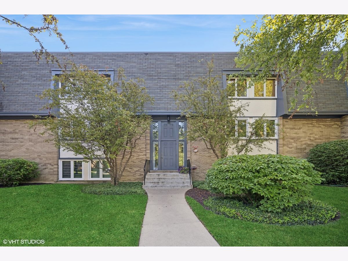 Condominiums Rented Ammer Ridge Glenview Illinois, 2117 Ammer Ridge