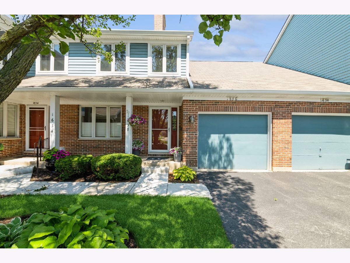 Townhomes & Condos & Homes Sold Arlington On The Ponds Arlington Heights Illinois, 1636 Clayton
