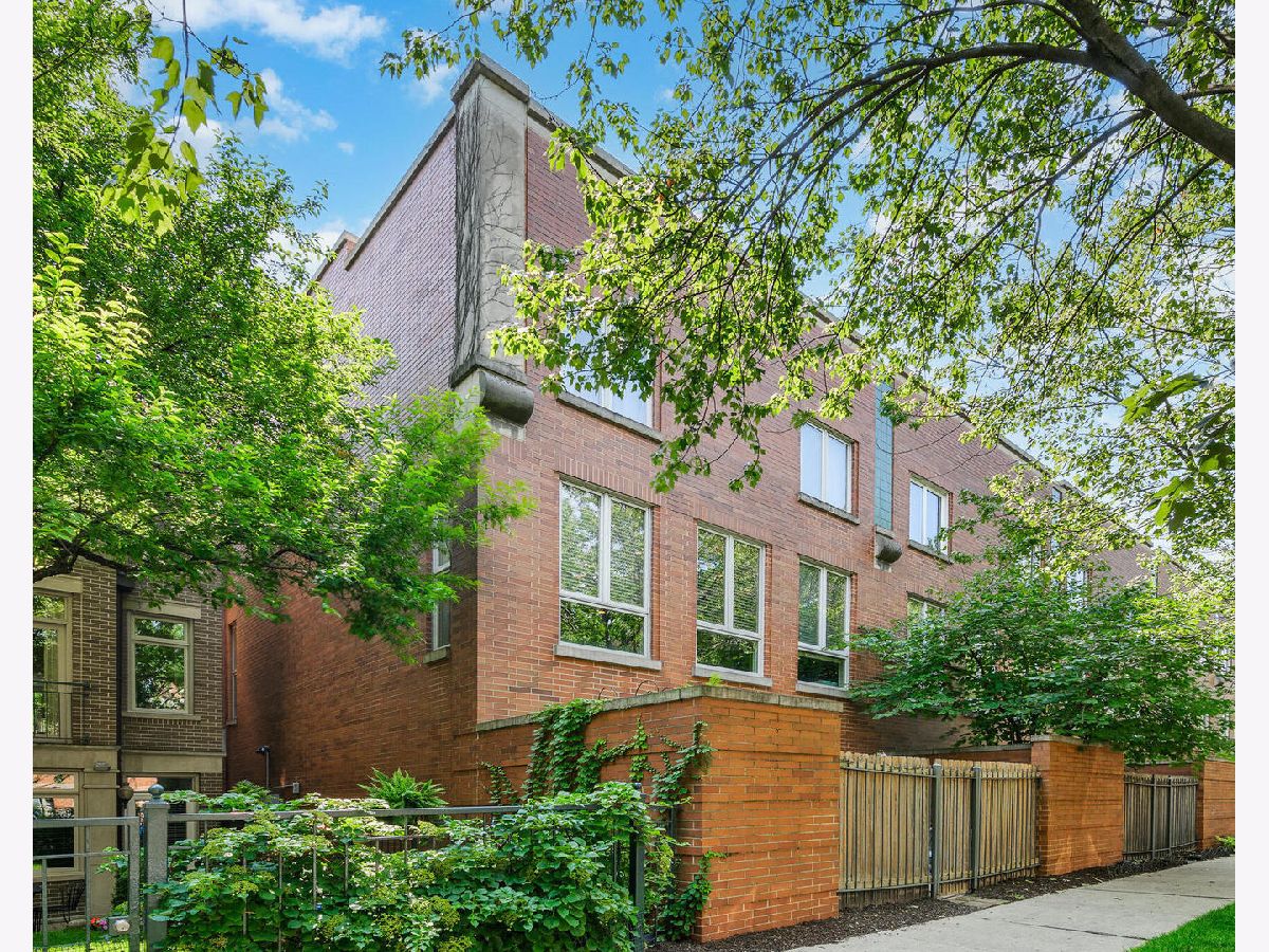 Townhomes Sold Tamerlane Chicago Illinois, 2721 Greenview