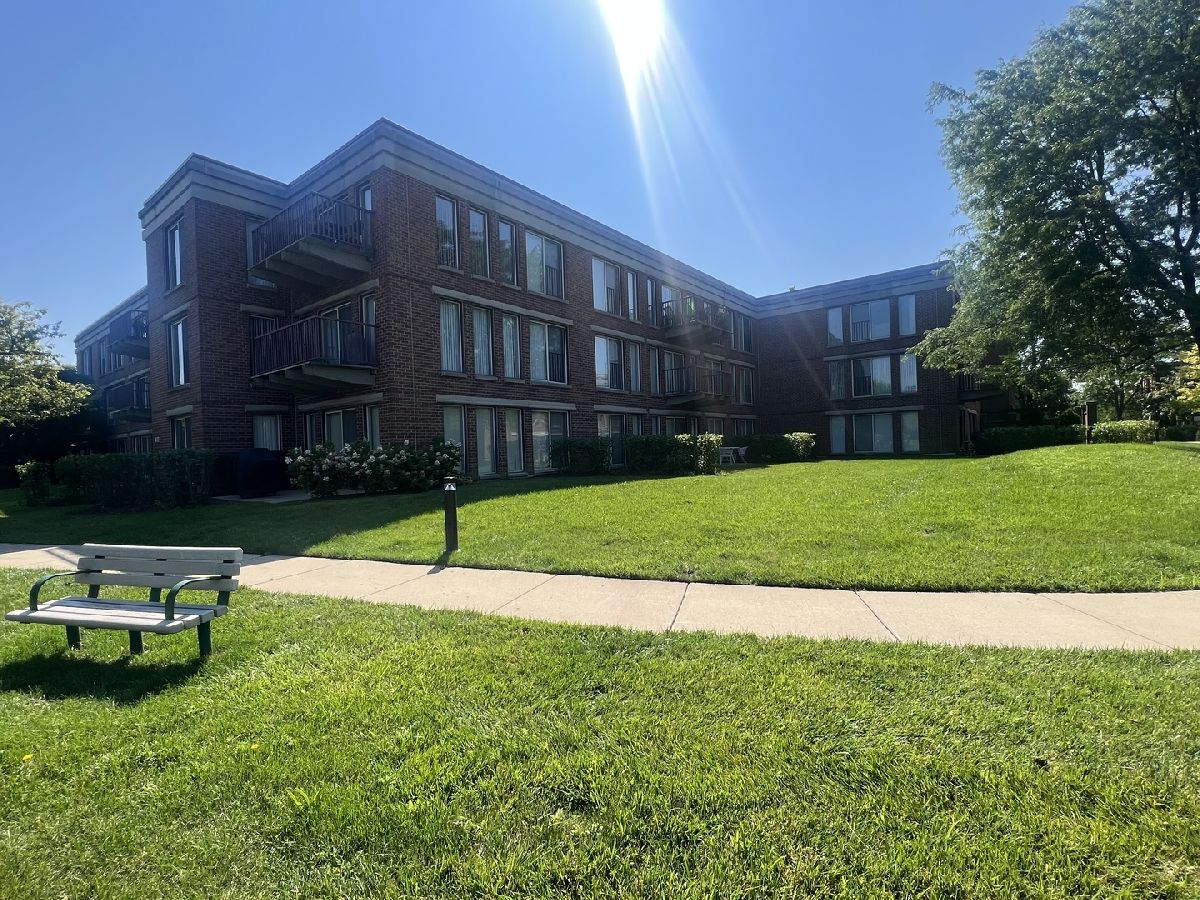 Condos & Townhomes & Homes Sold Coromandel Deerfield Illinois, 402 Kelburn