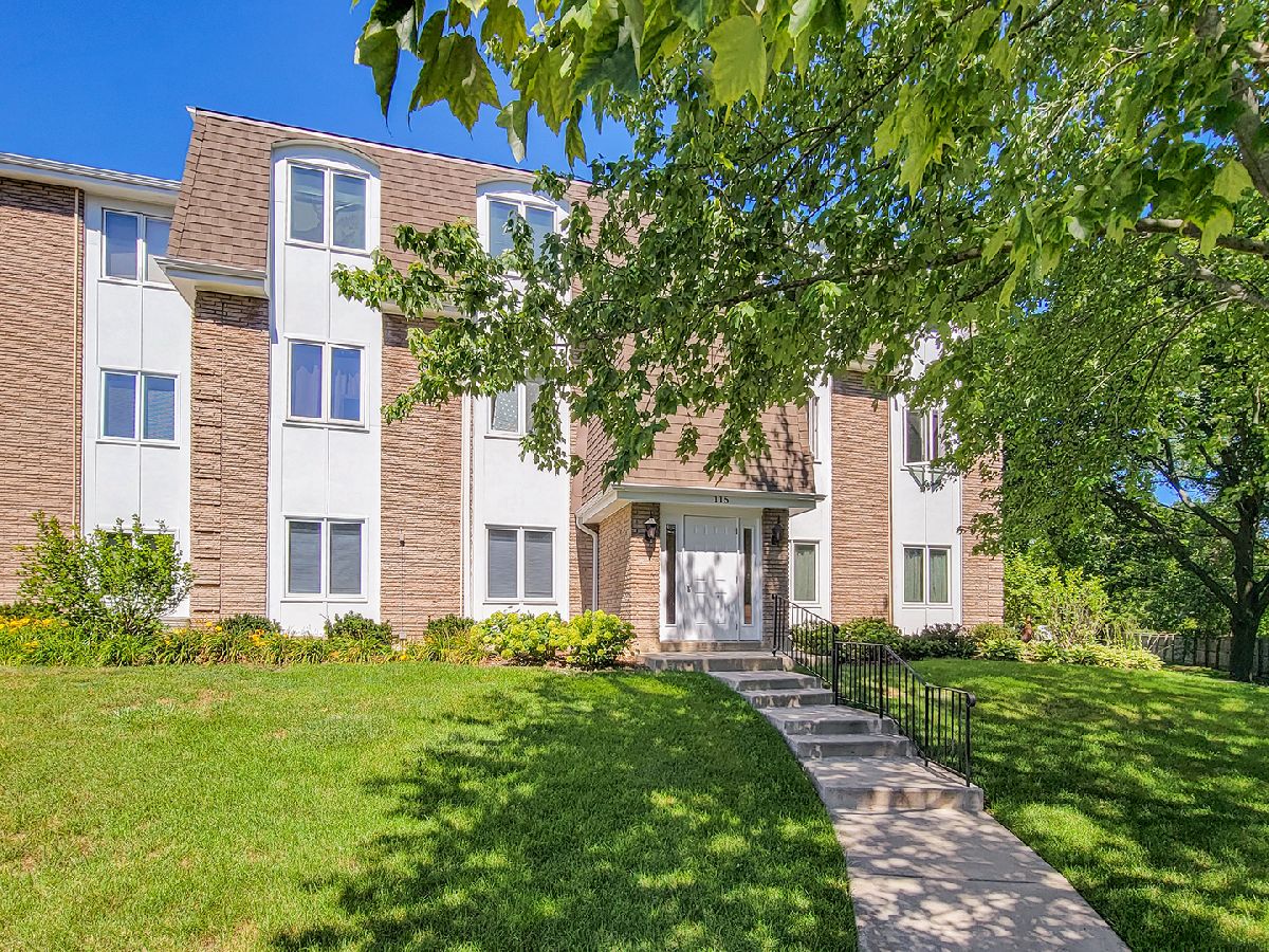 Condominiums Sold Cambridge Green Libertyville Illinois, 115 Winchester