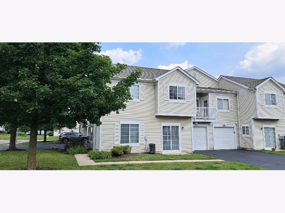 Townhomes & Condos Rented Heather Glen Aurora Illinois, 3227 Heather Glen