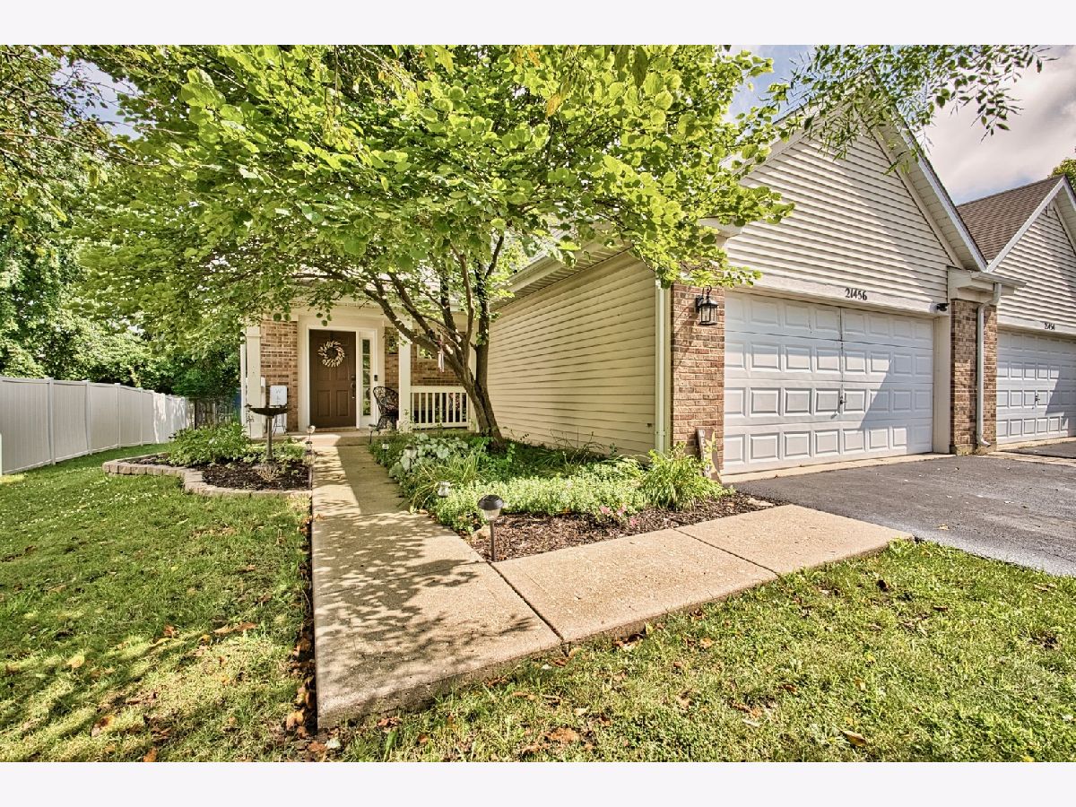 Townhomes & Homes Sold Cambridge Crest Crest Hill Illinois, 21456 Carlton